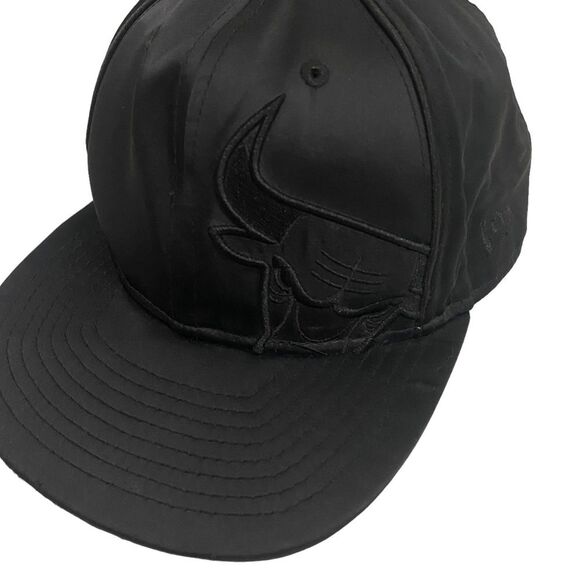 NewEra 9 fifty Chicago Bulls black hat cap unisex - Hat - OSFM - Snapback - Picture 1 of 13